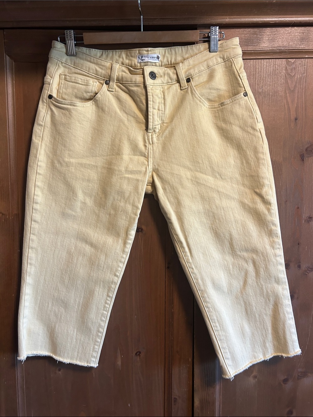 Womens Cropped Jeans /Capris in Pale Yellow, Size 8